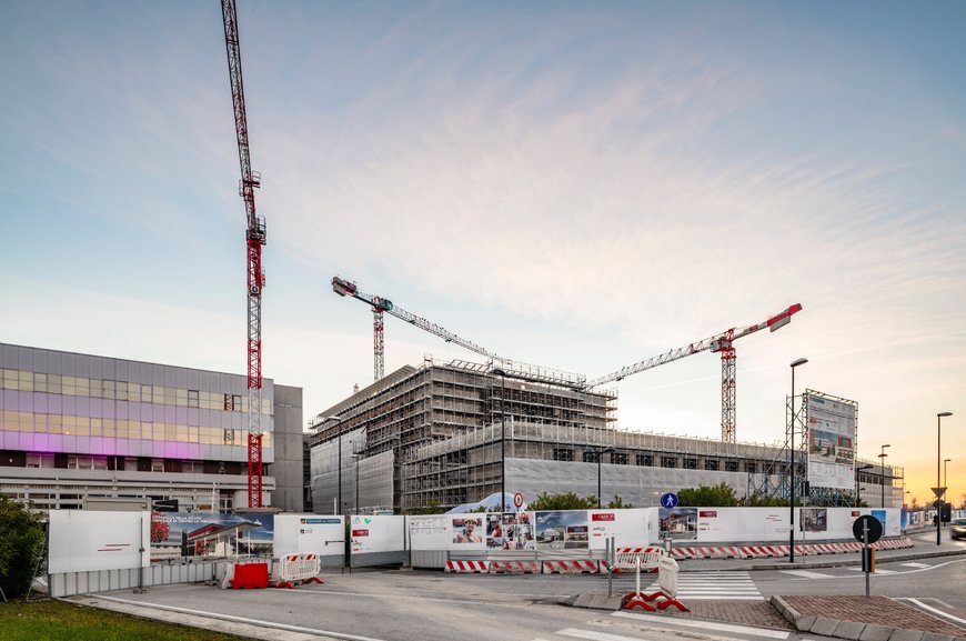 Trio of Potain cranes construct hospital of the future in Treviso, Italy
